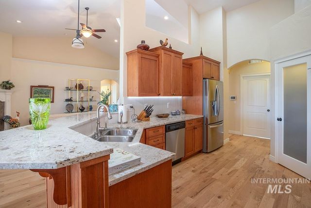 7480 E Grey Lag Dr, Nampa, ID 83687