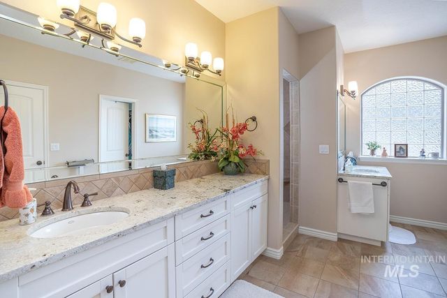 7480 E Grey Lag Dr, Nampa, ID 83687