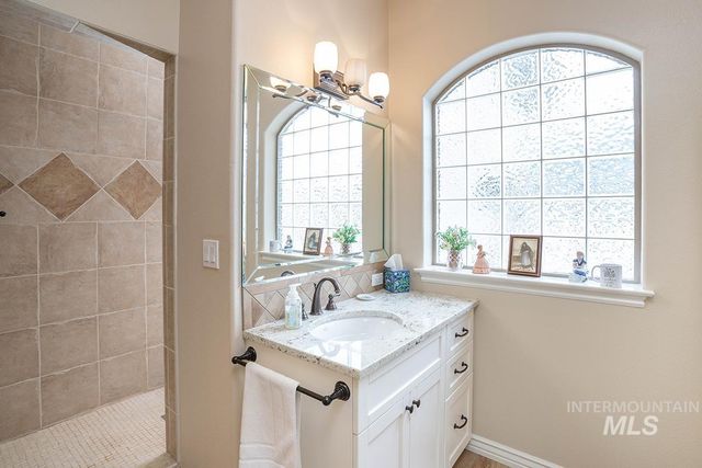 7480 E Grey Lag Dr, Nampa, ID 83687