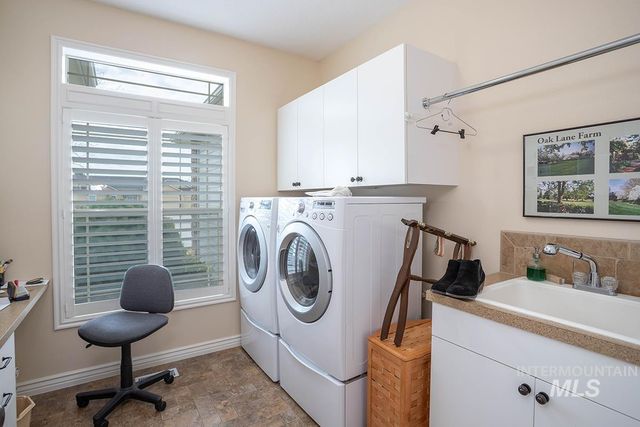 7480 E Grey Lag Dr, Nampa, ID 83687