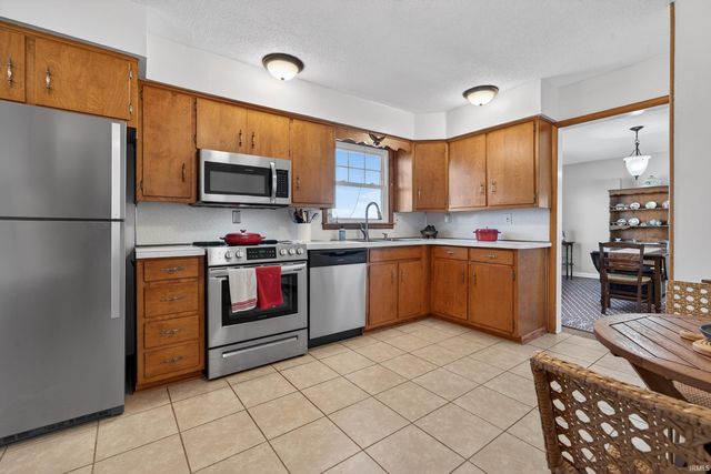 6087 E State Road 218, Walton, IN 46994