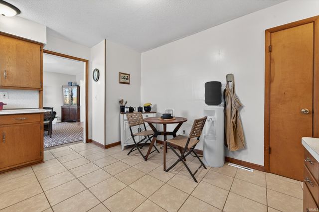 6087 E State Road 218, Walton, IN 46994