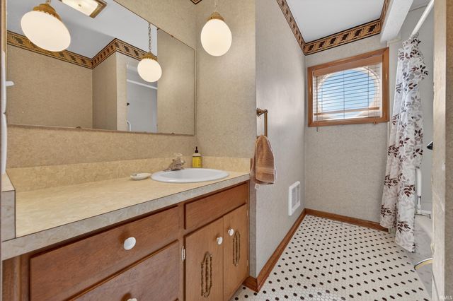 6087 E State Road 218, Walton, IN 46994