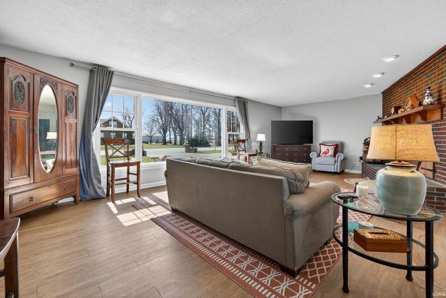 6087 E State Road 218, Walton, IN 46994