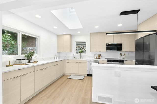 8953 NE 116th Place, Kirkland, WA 98034