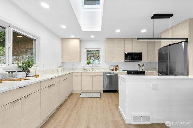 8953 NE 116th Place, Kirkland, WA 98034