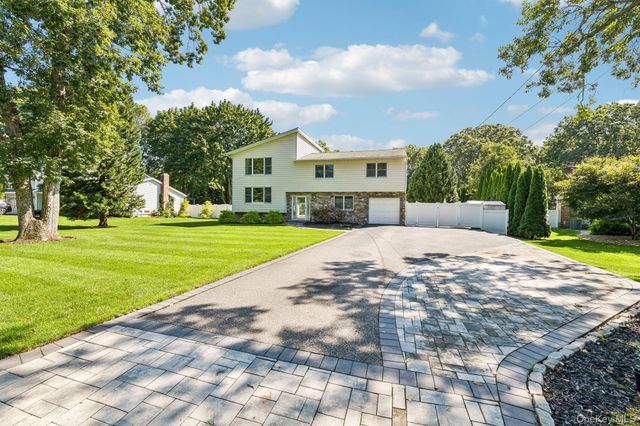 129 Jefferson Avenue, Saint James, NY 11780