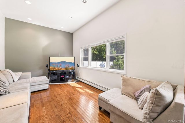 129 Jefferson Avenue, Saint James, NY 11780