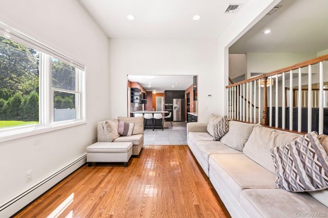 129 Jefferson Avenue, Saint James, NY 11780