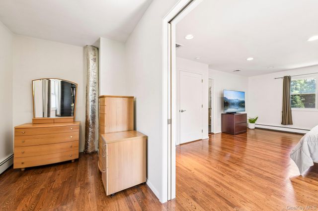 129 Jefferson Avenue, Saint James, NY 11780