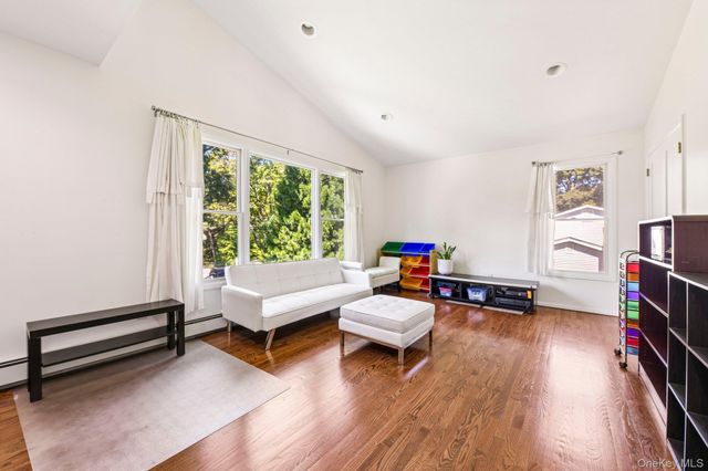 129 Jefferson Avenue, Saint James, NY 11780