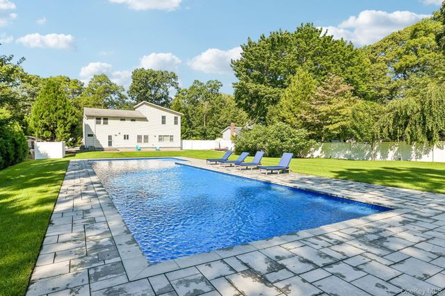 129 Jefferson Avenue, Saint James, NY 11780