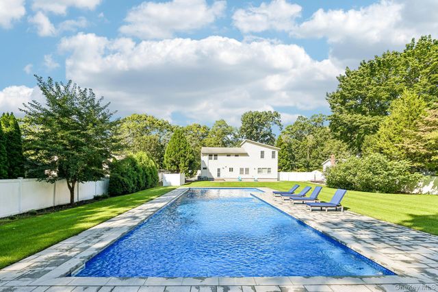 129 Jefferson Avenue, Saint James, NY 11780