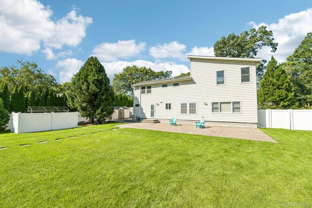 129 Jefferson Avenue, Saint James, NY 11780