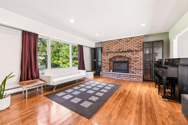 129 Jefferson Avenue, Saint James, NY 11780