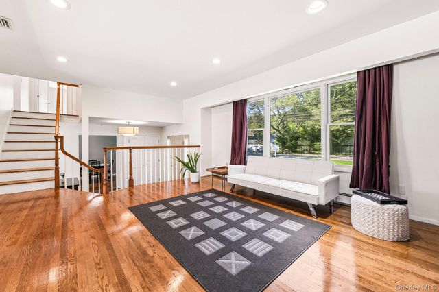 129 Jefferson Avenue, Saint James, NY 11780