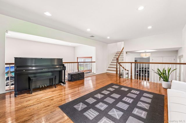 129 Jefferson Avenue, Saint James, NY 11780