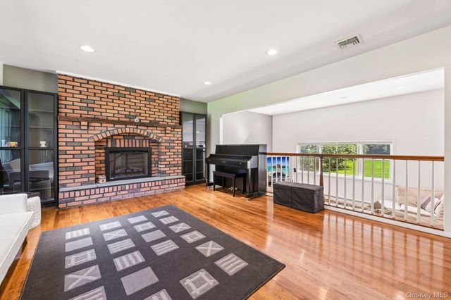 129 Jefferson Avenue, Saint James, NY 11780