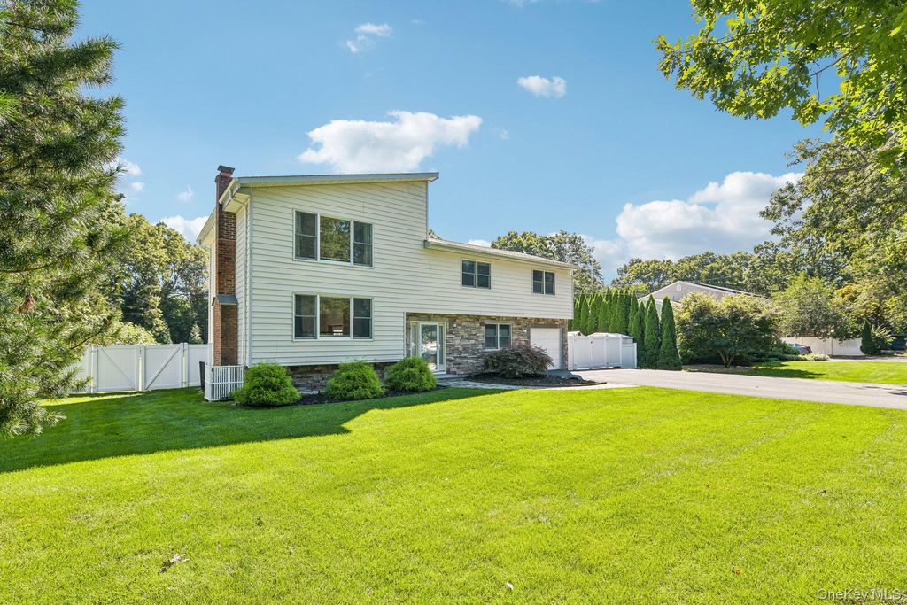 129 Jefferson Avenue, Saint James, NY 11780 — photo 3