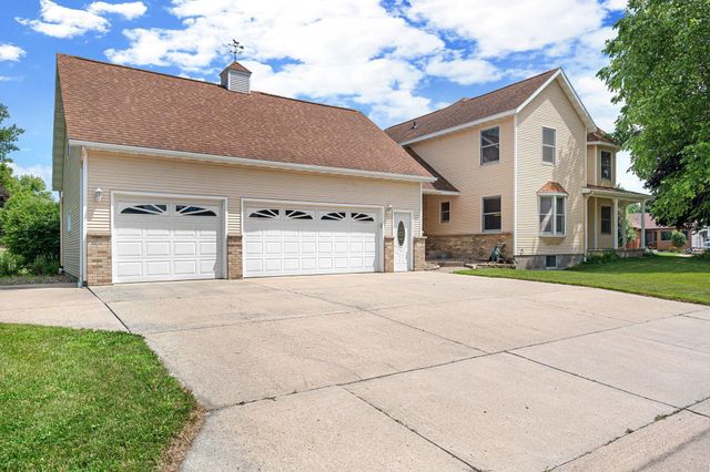 1299 Bellflower Lane NE, Owatonna, MN 55060