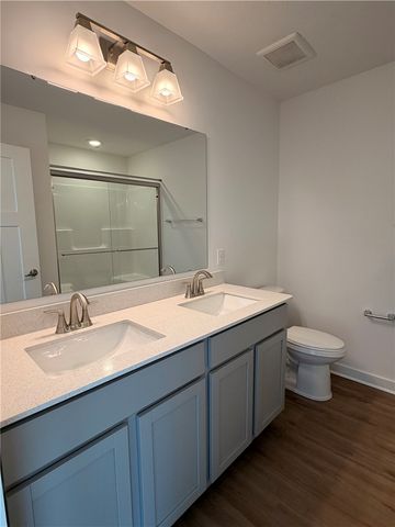 2006 Canterbury Dr, Imperial, PA 15126