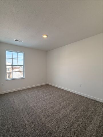 2006 Canterbury Dr, Imperial, PA 15126