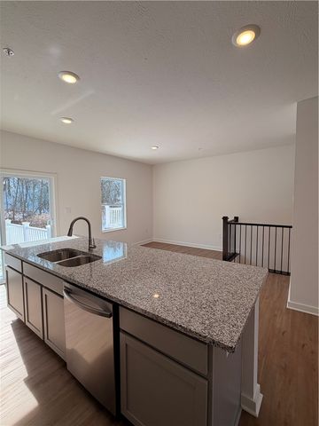 2006 Canterbury Dr, Imperial, PA 15126