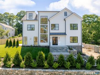 124 Forest Street, New Canaan, CT 06840