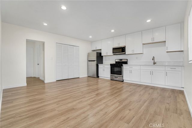 11513 Berendo, Los Angeles, CA 90044
