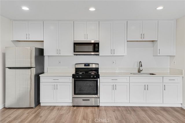 11513 Berendo, Los Angeles, CA 90044
