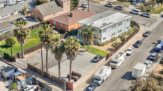 11513 Berendo, Los Angeles, CA 90044