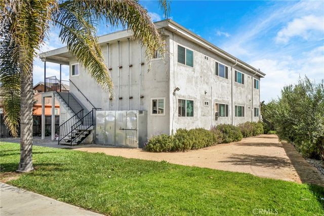 11513 Berendo, Los Angeles, CA 90044