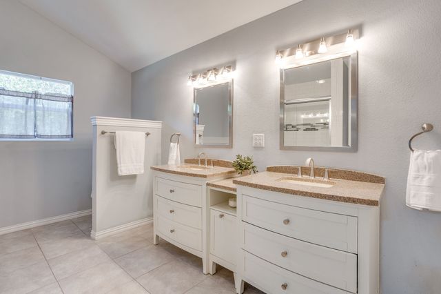 5520 Asbury Drive, River Oaks, TX 76114