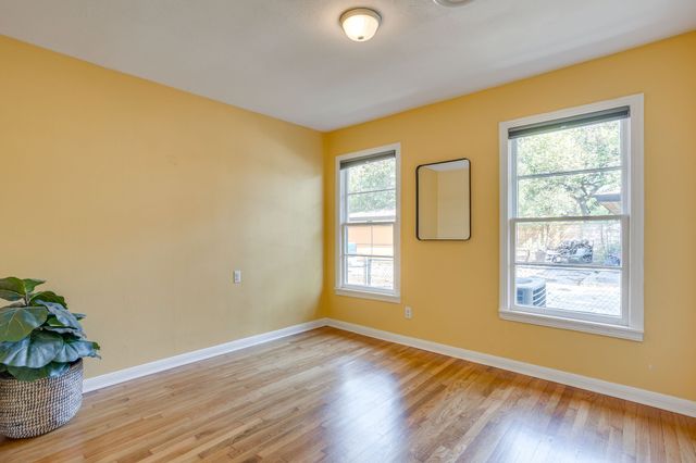5520 Asbury Drive, River Oaks, TX 76114