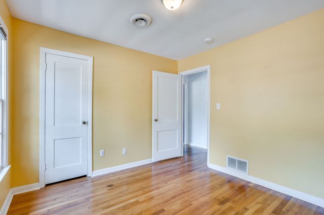 5520 Asbury Drive, River Oaks, TX 76114