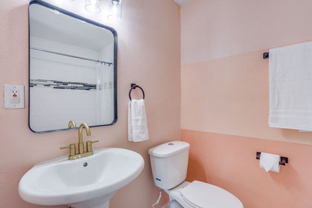 5520 Asbury Drive, River Oaks, TX 76114