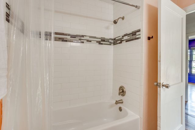 5520 Asbury Drive, River Oaks, TX 76114