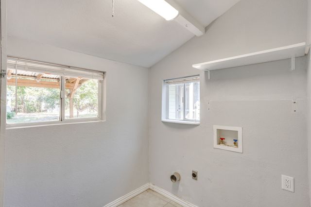 5520 Asbury Drive, River Oaks, TX 76114