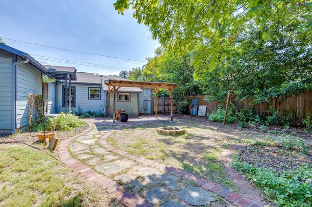 5520 Asbury Drive, River Oaks, TX 76114