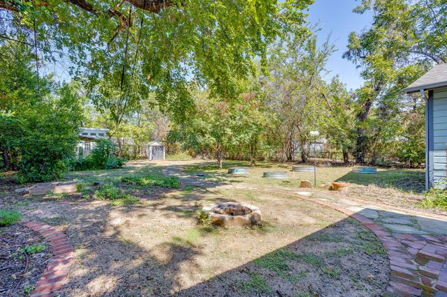 5520 Asbury Drive, River Oaks, TX 76114