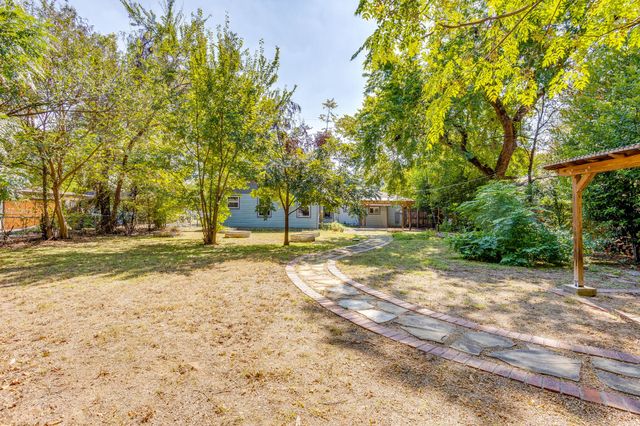 5520 Asbury Drive, River Oaks, TX 76114