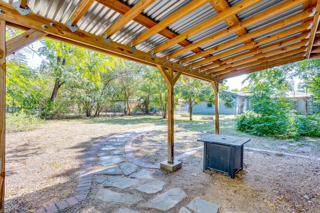 5520 Asbury Drive, River Oaks, TX 76114