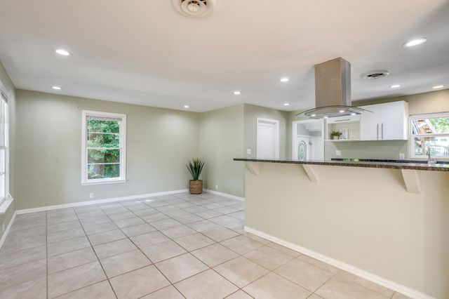 5520 Asbury Drive, River Oaks, TX 76114