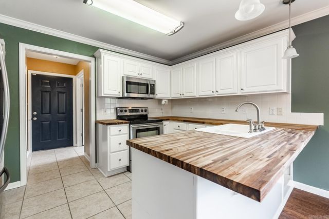 49 Emerald Drive, Maumelle, AR 72113