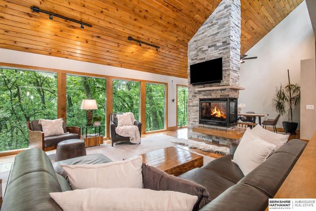 1606 Camp Gifford Road, Bellevue, NE 68005