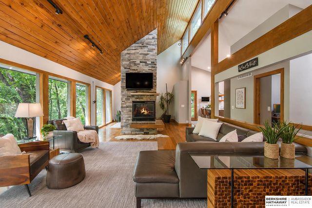 1606 Camp Gifford Road, Bellevue, NE 68005