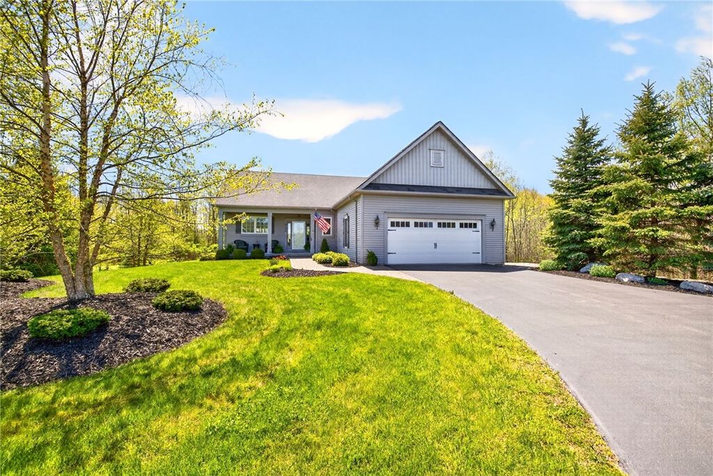 5197 Beacon Hill, Canandaigua Town, NY 14424