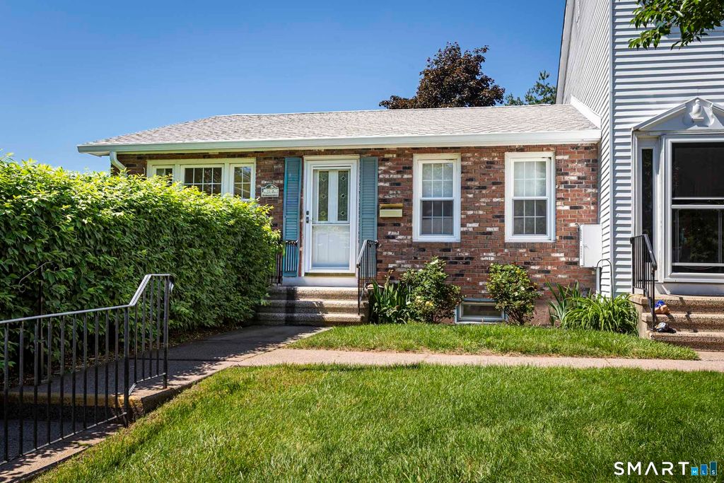 27 Esquire Drive A, Manchester, CT 06042