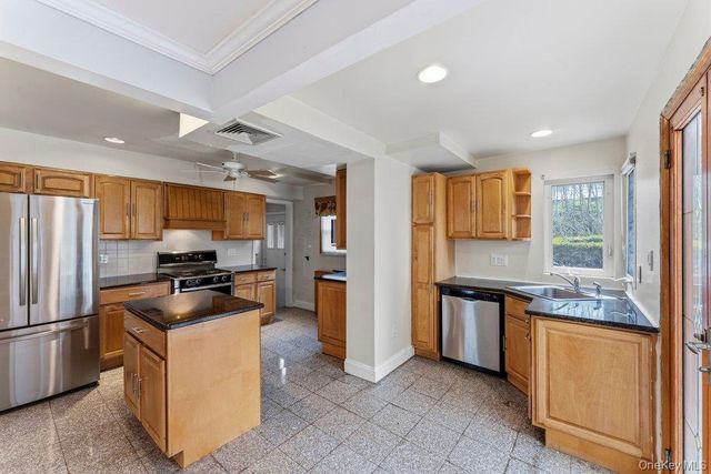 99 Norwood Avenue, Malverne, NY 11565