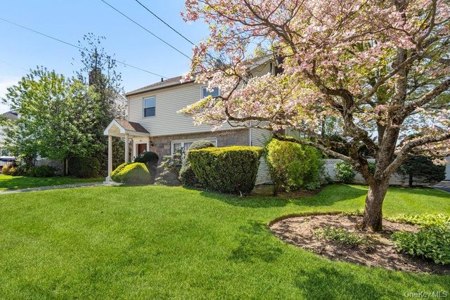 99 Norwood Avenue, Malverne, NY 11565